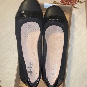 Women’s black flats